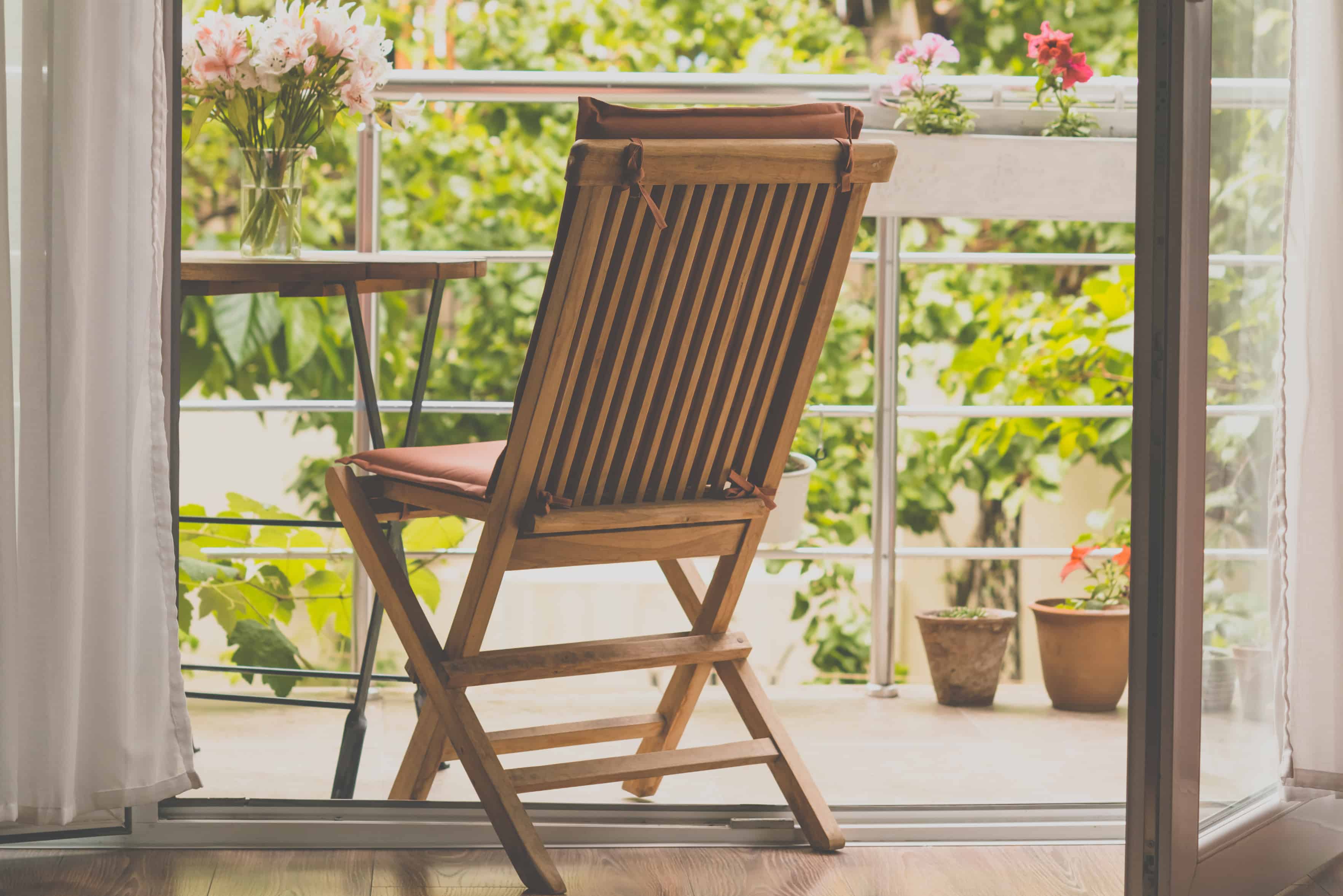 como decorar balcones pequeños