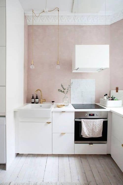 Crea una cocina romántica con rosa y blanco