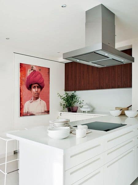 Agrega color en una cocina totalmente blanca
